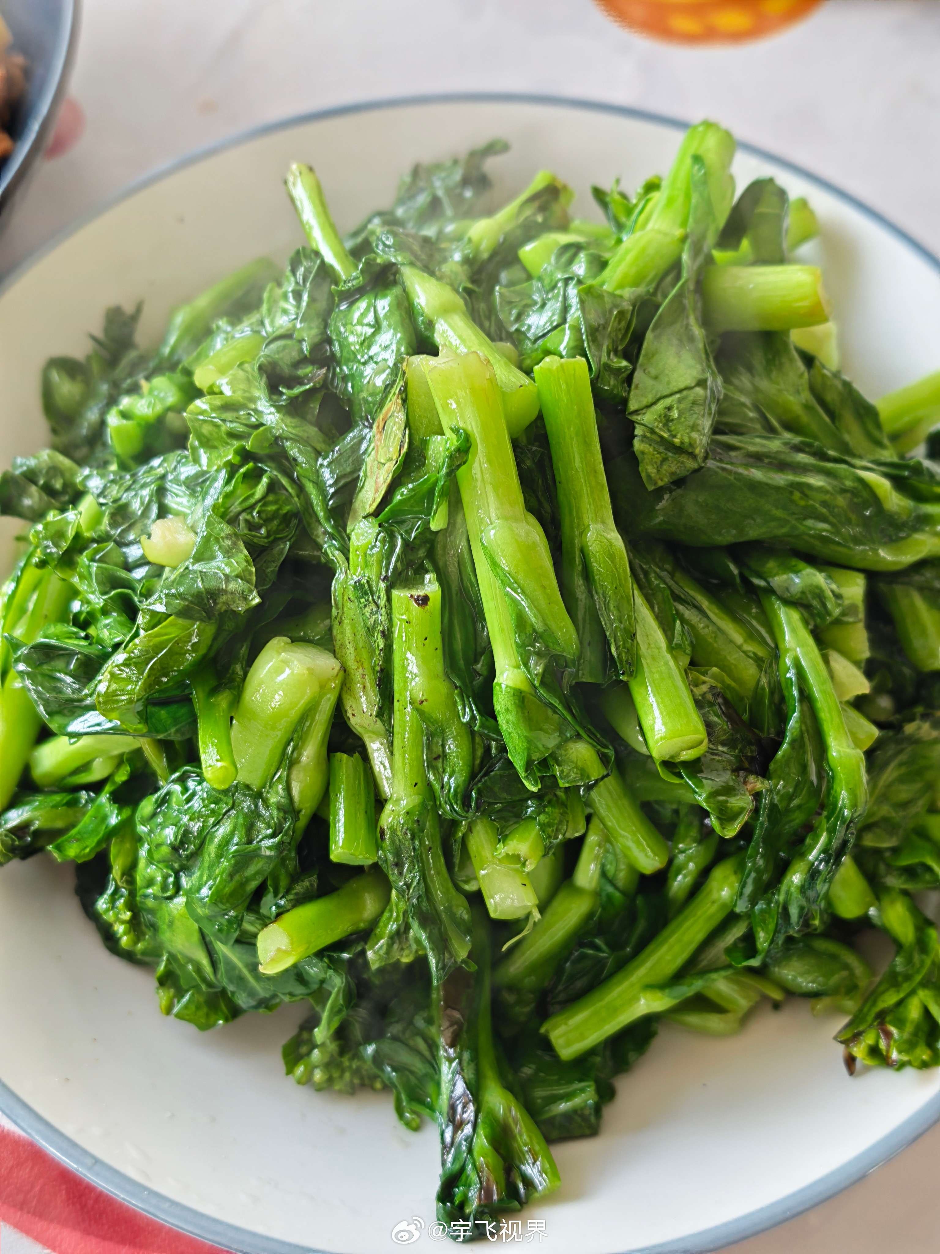 今天下厨搞2个菜，葱爆羊肉，炒菜苔