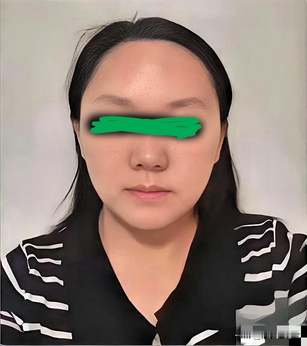 看到姚安一中这事，我半天没回过神。一个公办高中的老师，被逼得留下《告同仁书》