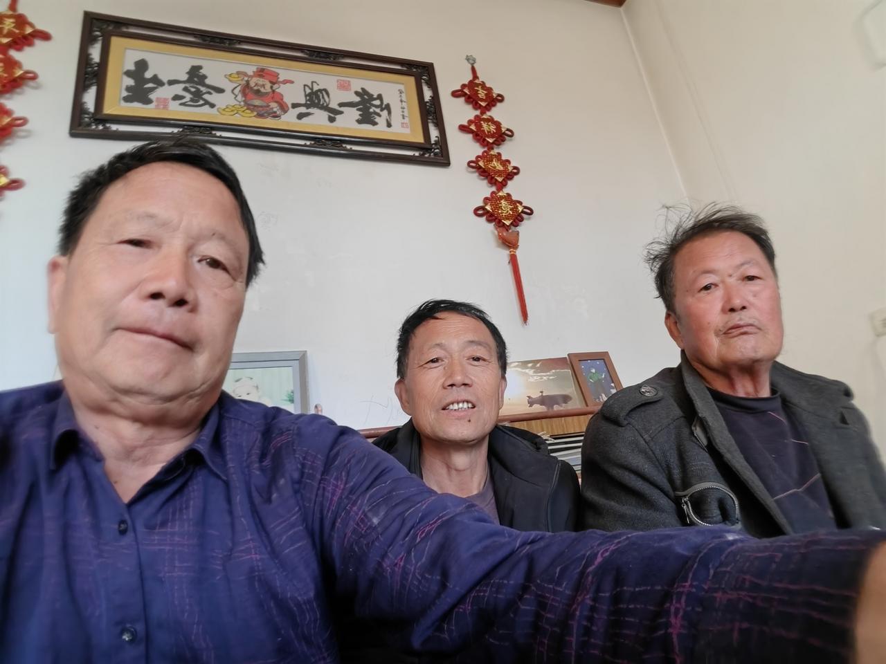 老娘去世已经一年零两个月了。过完了老娘的忌日以后，我们兄弟三人坐在一起，分了一