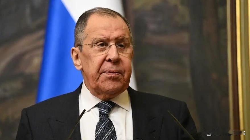 克里姆林宫官员近期反复向国内外媒体重申俄罗斯对乌克兰战争最初目标的坚定承诺。俄罗