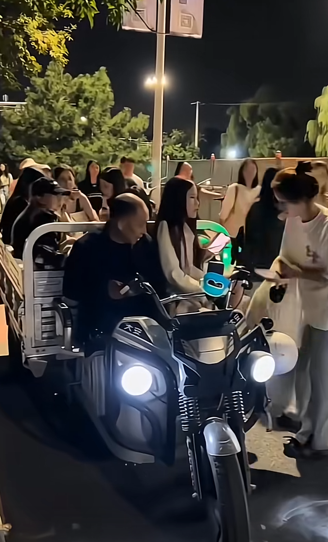 大爷拉一个人8块，这一单挣不少啊！