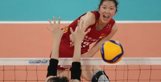 中国女排主攻手吴梦洁在今天对阵比利时女排的比赛中，扣球高度达到2.95米和2.9