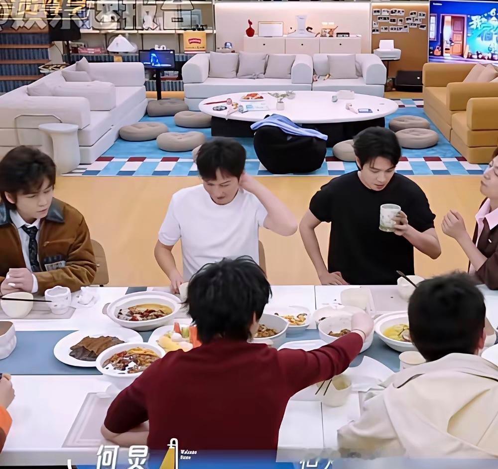 活了半辈子，活明白了，连王菲加微信都拒绝的李维嘉，唯独对何炅是个例外。李维嘉