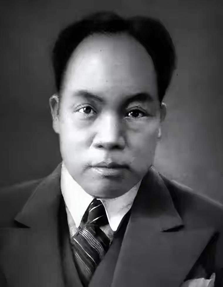 他骗过斯大林和蒋介石，最后却亲手杀了毛主席的亲弟弟，下场极惨说起来这个人，早