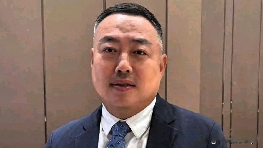 刘国梁辞职，网络舆论迅速发酵。实际上，当乒乓球运动背离纯粹“宗旨”，让“权力”超