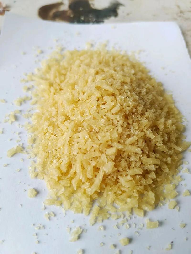 医生警告：别买！这4种食物含工业明胶，吃了伤肝肾！工业明胶是用皮革废料、下