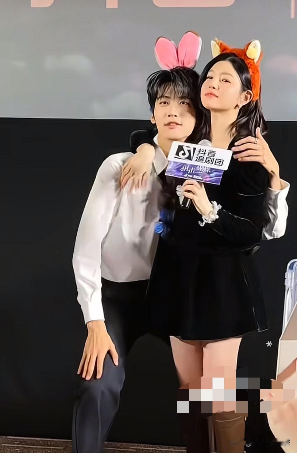 我发现陈妍希这个人很奇怪，黑粉一大堆但相对路人缘真是好到爆棚撇开和陈晓婚姻的