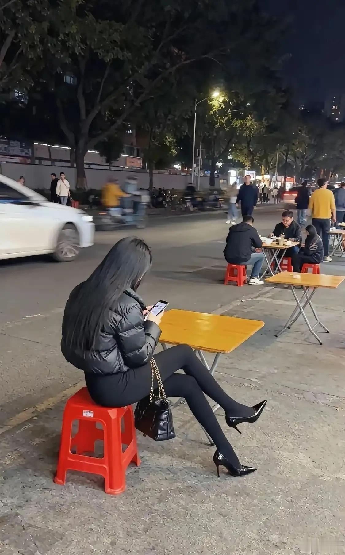 这简直是柳如烟现身啊！