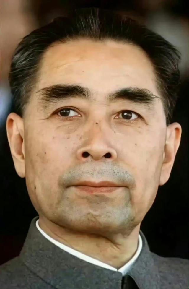 读懂梁漱溟对周恩来的评价，才懂何为完人、何为辅国之才！“周恩来是一个绝顶聪明的人