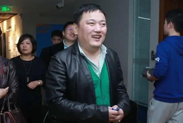 广厦队掌门人楼明52岁，拥有复旦大学EMBA硕士学会，高级经济师，现担任广