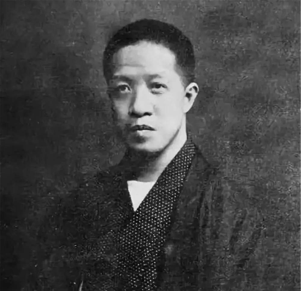 章太炎在日本留学时，有次他去浴室洗澡，正在他洗澡时，一名女子坦坦荡荡的走了进来，