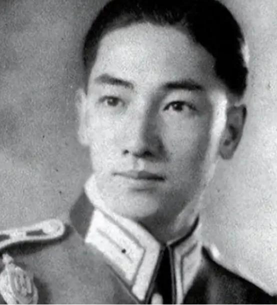 1997年，蒋纬国病逝，宋美龄派人查账，发现养了81年的儿子，身后竟是一堆债务，