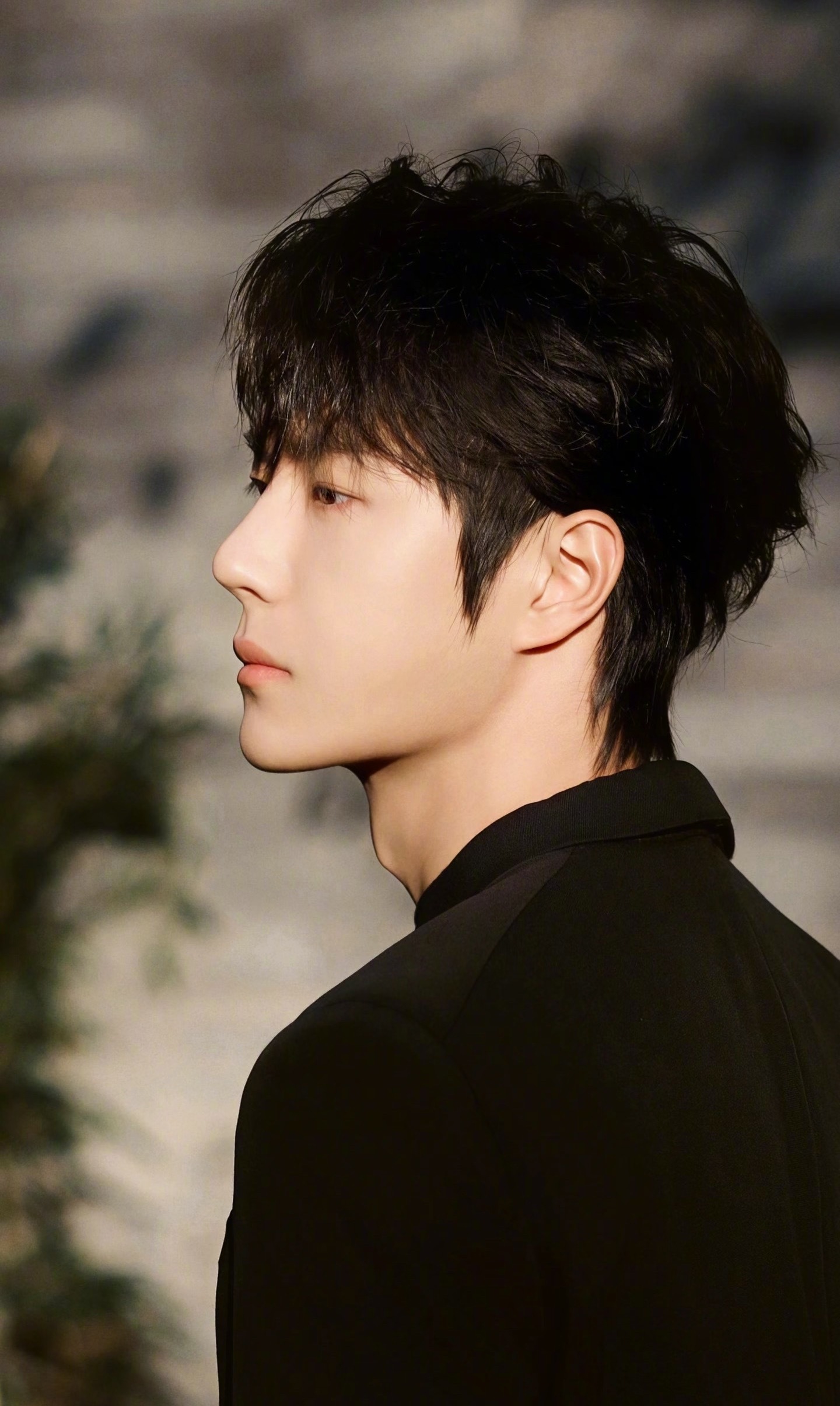 找到王一博基本上不用写剧本尔冬升谈王一博在电影圈有多抢手王一博确实很厉害只要他