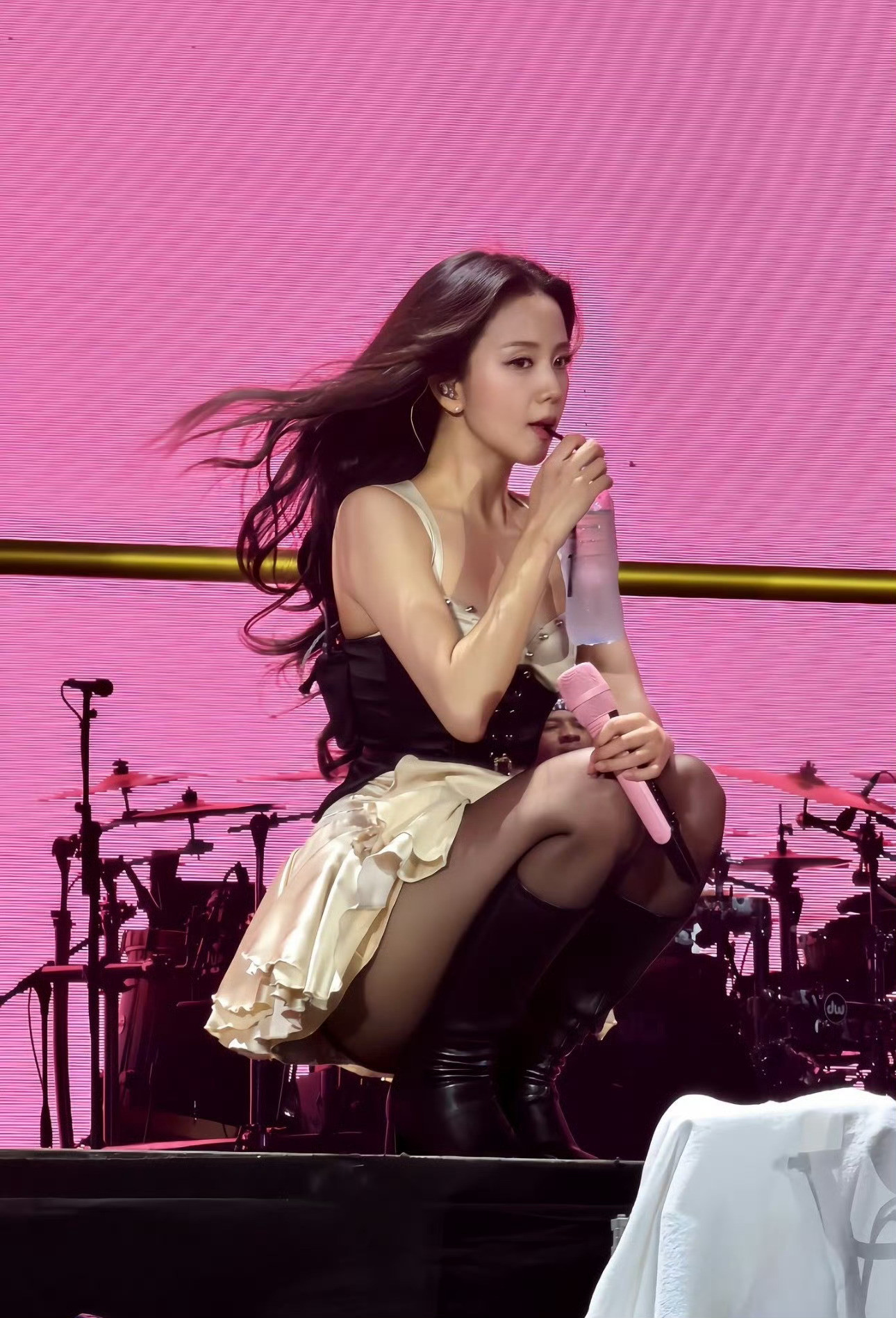 【金智秀】我想象中自己迎风喝水的样子aaa红毯