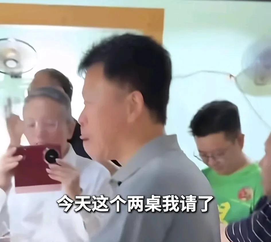 荣昌高书记敢为人先，请企业家吃饭，谁抢单就不准吃饭。高书记用实际行动领悟了