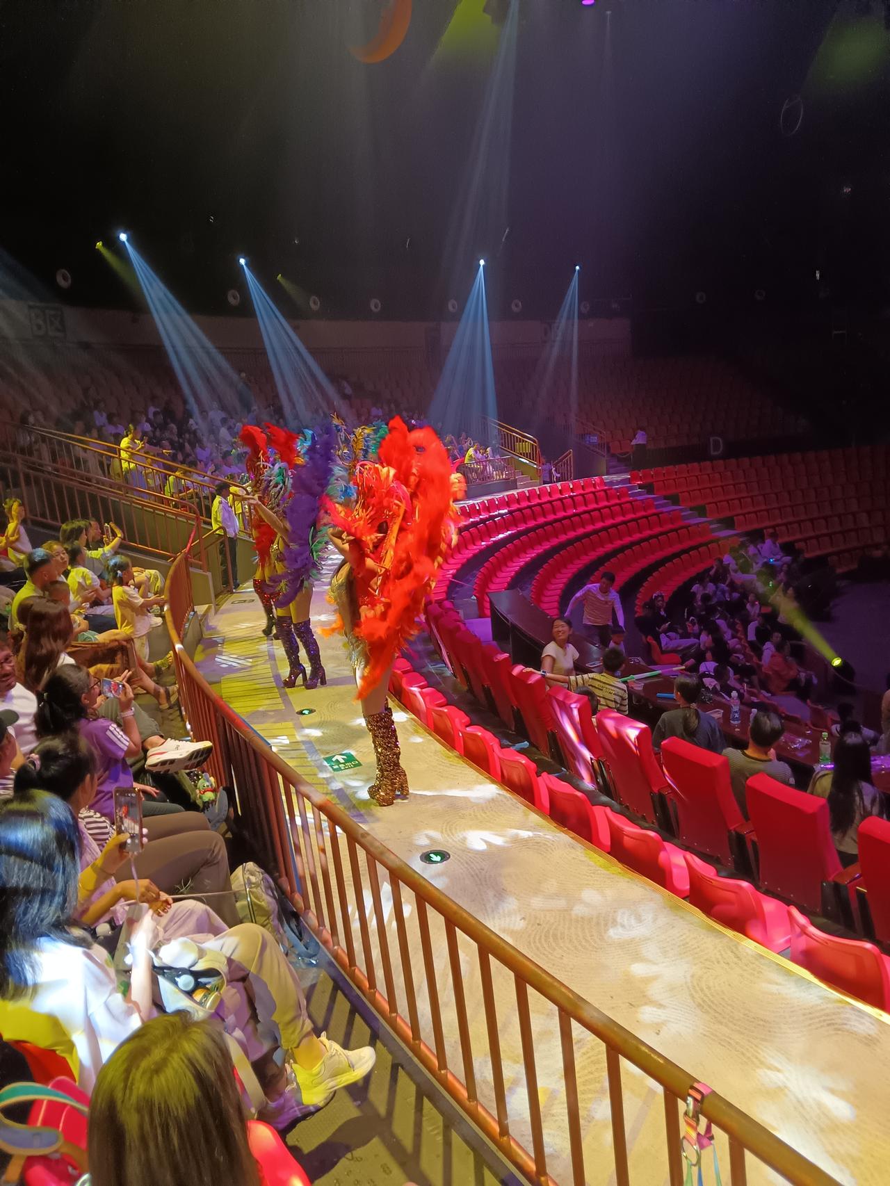 担忧生育率下降，中华民族会后继无人，这大概率是穷人的无端忧虑。今天我带自家孩子