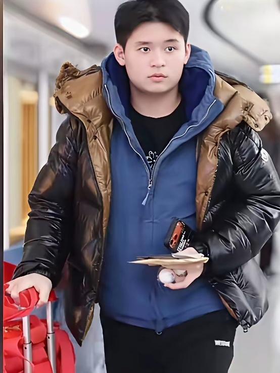 国乒团队出发多哈，2026新年第一场比赛多哈冠军赛。国乒男队:林诗栋、梁靖崑、