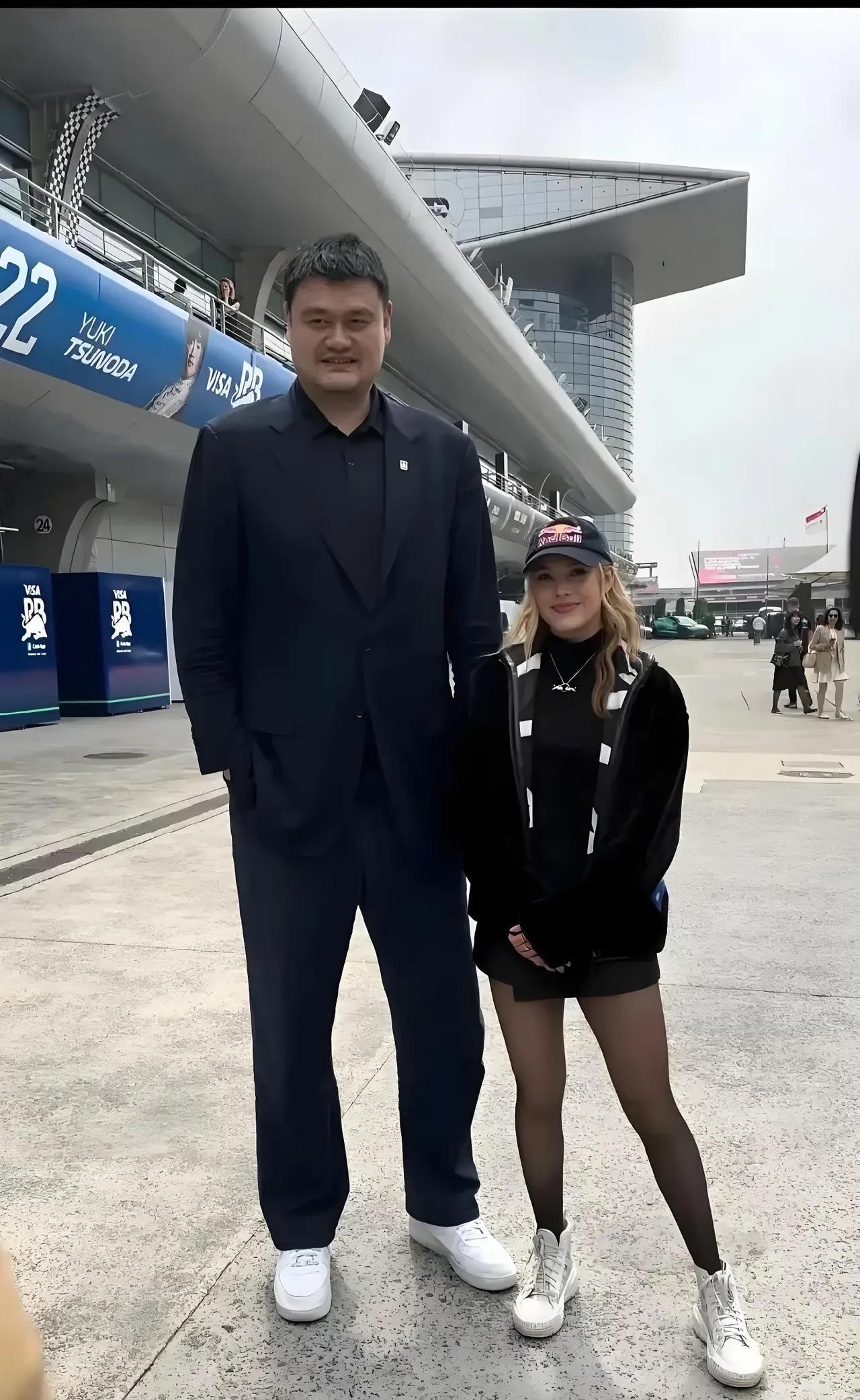 姚明这是有多高啊！比谷爱凌高出这么多