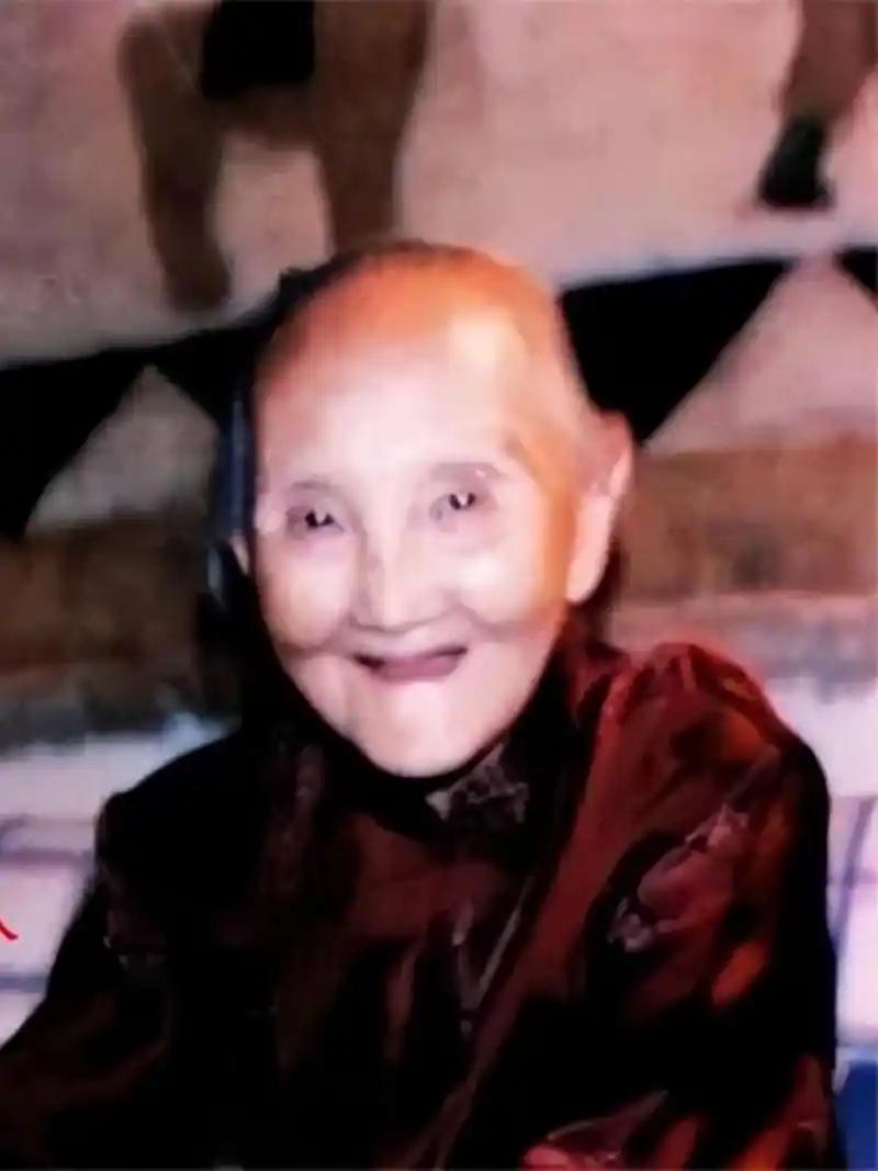 李昌钰牛，母亲王淑珍更牛百倍！1、伟大妻子，母亲！52岁守寡54年，13个子女