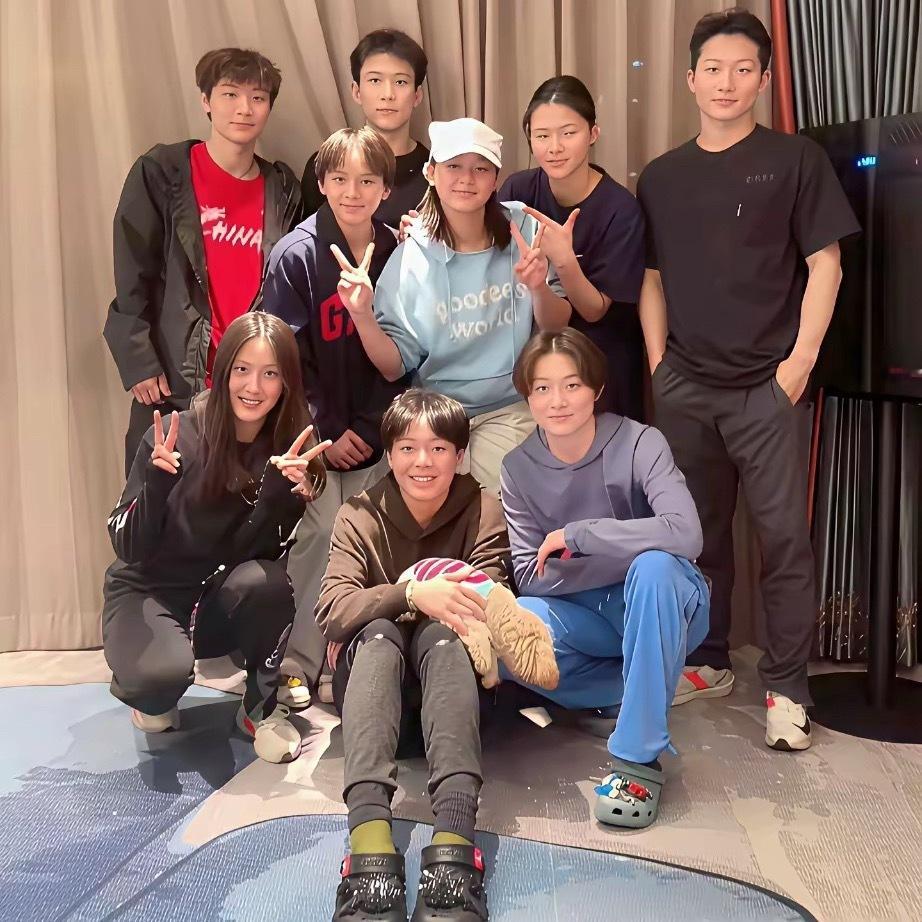 拿奥运金牌换的底气，全红婵凭啥要被路人指指点点身材？19岁生日全队团宠才是最好证