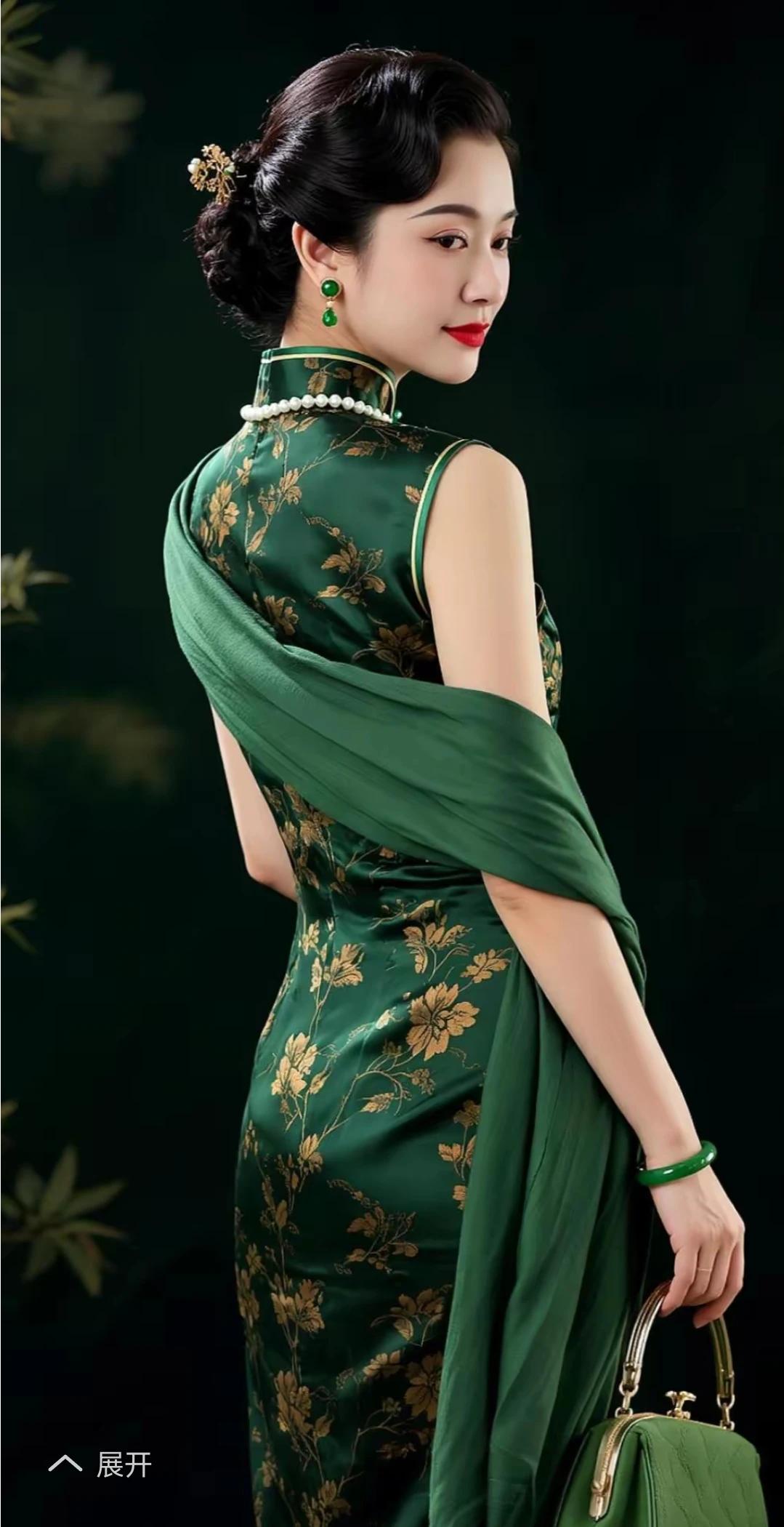 过年做了新旗袍，穿上感觉更妖娆。就怕旁人另眼瞧，自我感觉还挺好。