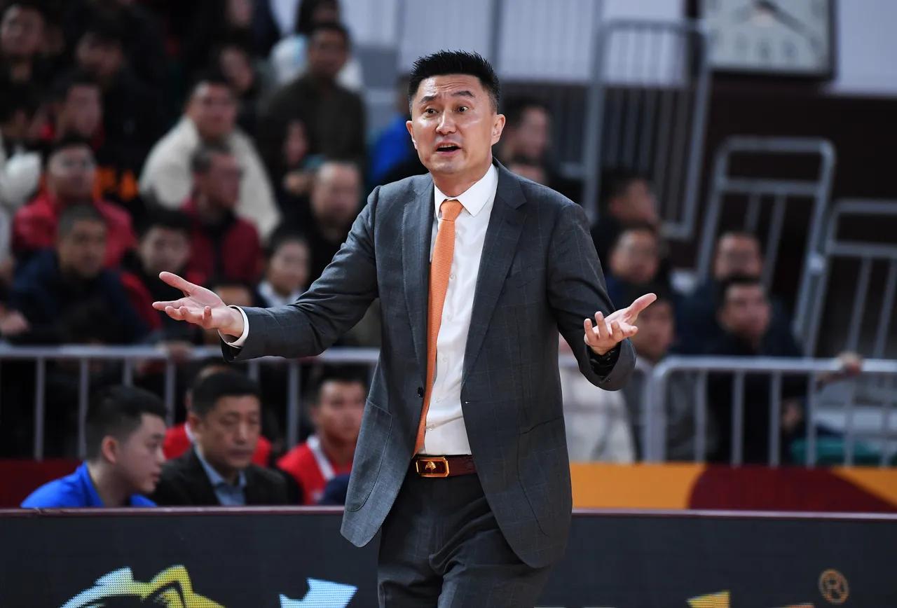 杜锋icon收到建议！广东男篮接连输给上海男篮icon后，37岁老将怀特塞德i