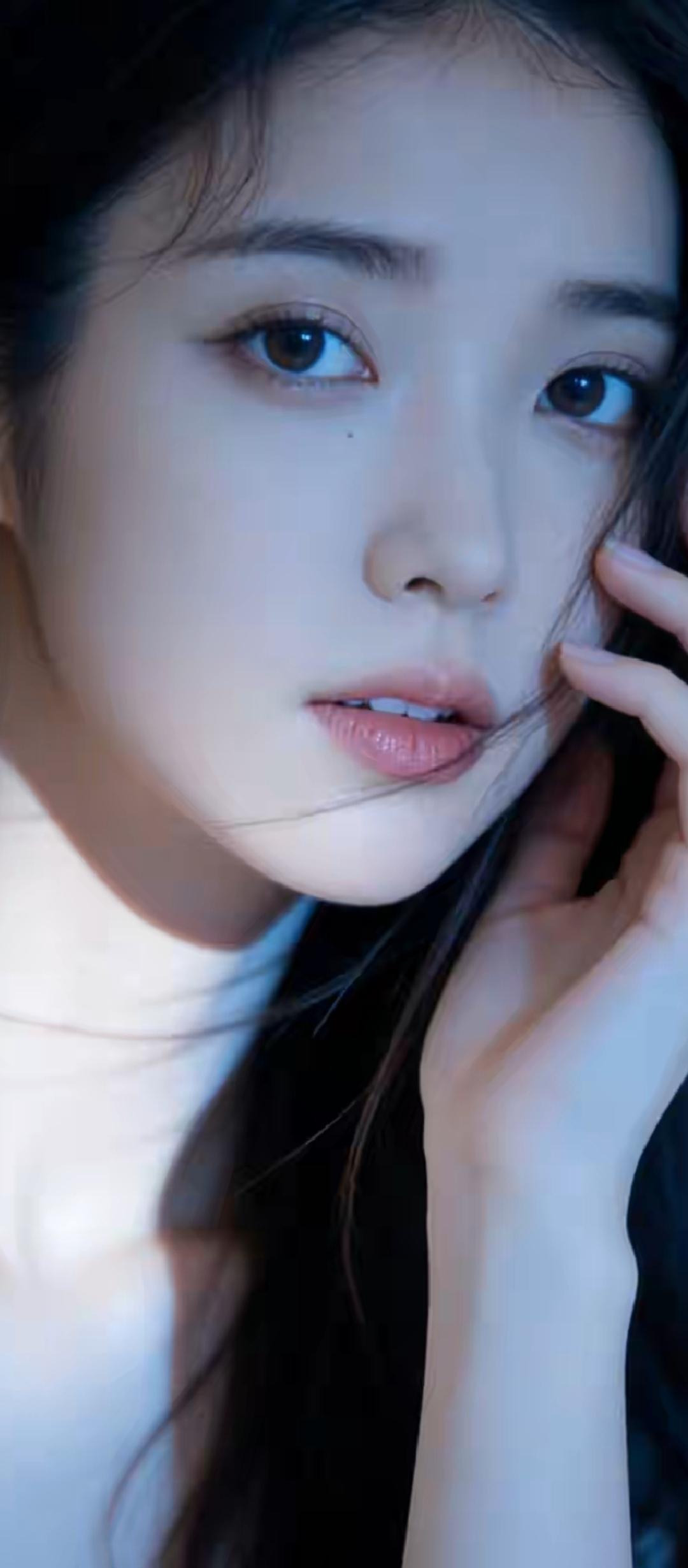 温柔眼神，微光下的少女心事！