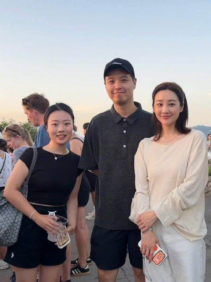 佛罗伦萨偶遇马頔李纯马頔真的很爱和李纯撒娇马頔你真的很爱和李纯撒娇！网友无意中