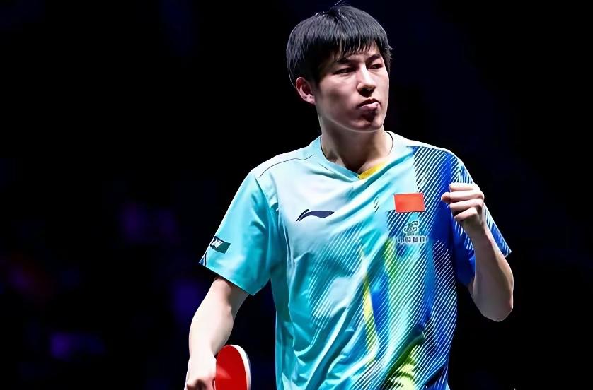 全场沸腾！国家队的小将温瑞博竟然在WTT重庆冠军赛男单八分之一决赛中战胜了