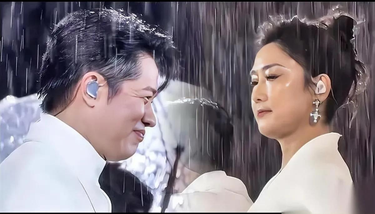 刷直播笑喷！曾毅又作妖扔伞瞬间玲花眼神杀绝了演唱会正嗨，曾毅为耍帅猛地扔