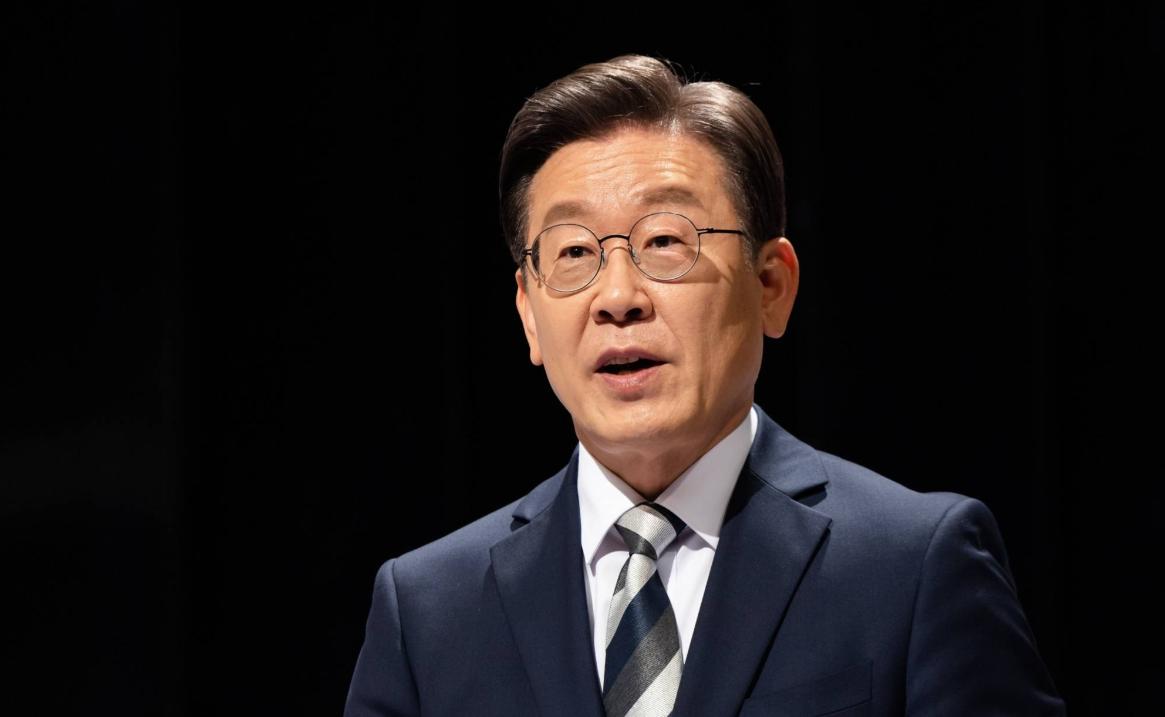 李在明给高市递“投名状”？这封贺信里的避重就轻，演透了韩国自欺欺人的悲哀。见