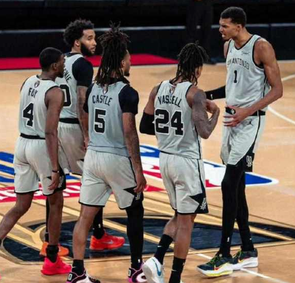 文班当成宝用没毛病，科内特也当成宝啊？科内特当成宝，这普拉牡蛎签来搞笑的吗，