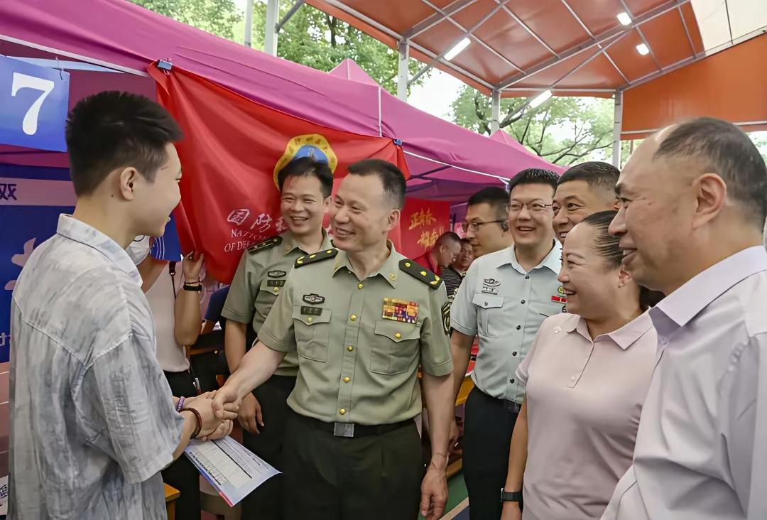 又是一场人才暗战！防科大换帅连续两任湖南籍校长，现在雷勇军已出任校长，他上任首