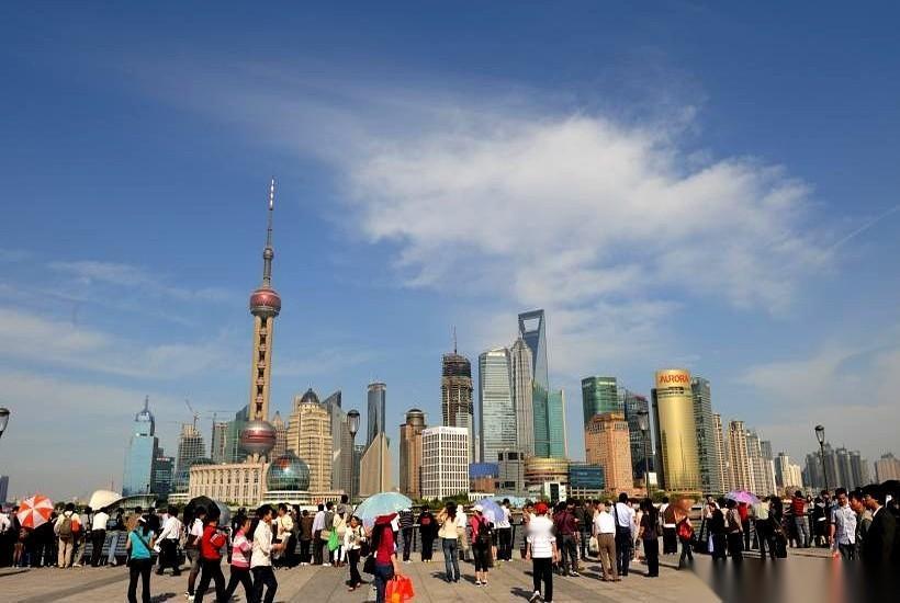 一架F-35战斗机，牛吧？美国的顶尖货。但你知道它最怕什么吗？不是什么更厉害的