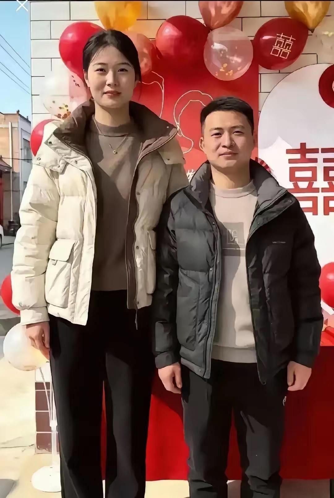 小伙厉害吧，自己找的媳妇，女孩1.75米大个，体育老师。小伙是写代码的，收入指定