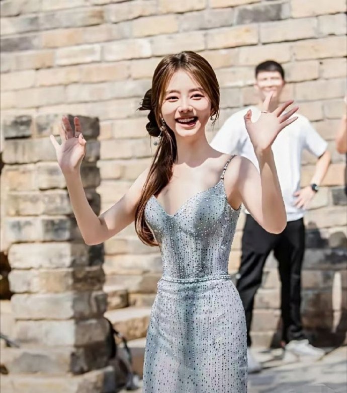 没想到谭松韵这么瘦，真是杨柳细腰​​​