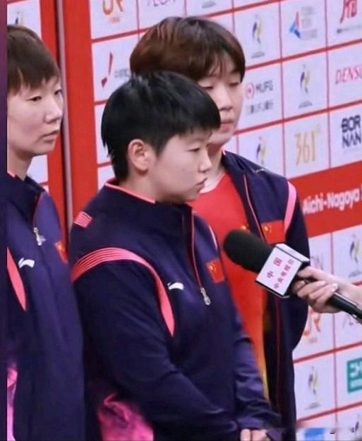 莎莎和队友们比赛结束后一起接受采访。不过发现大家都好喜欢采访莎莎。确实看到采