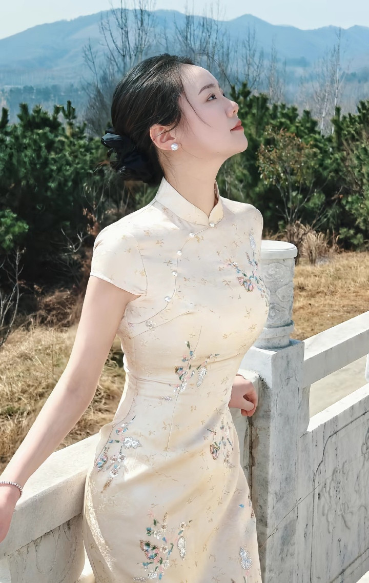 明媚大方，古典美