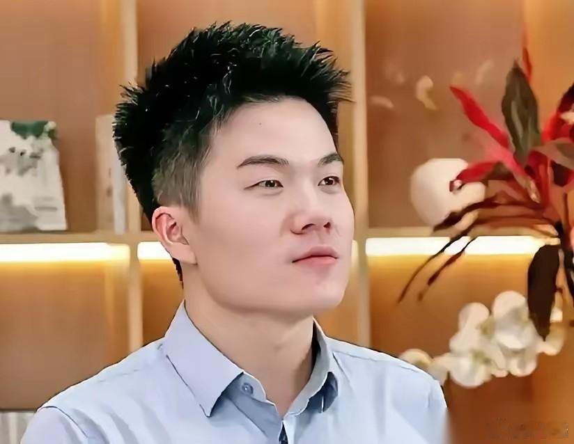 刚深挖了董宇辉的高考经历，好家伙，这哪是天赋异禀，分明是绝境里杀出的黑马！高