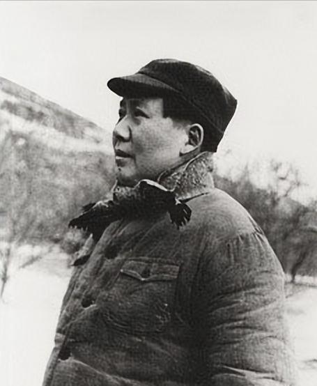 蒋介石退守台湾时本是一盘死棋，毛主席晚年却痛心复盘：没有集中二野三野主力解放台湾