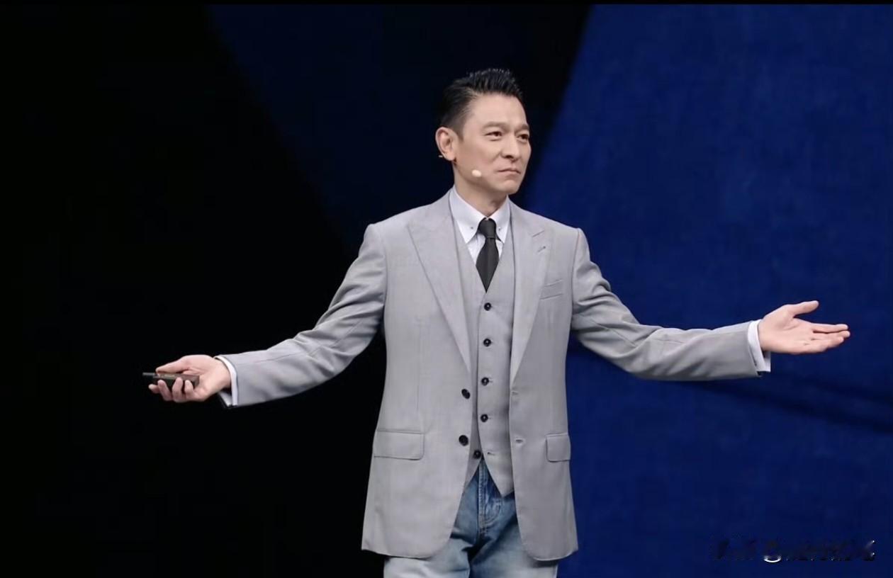 看到刘德华第二次出现在华为新品发布会，并且依然是演讲嘉宾的身份。坦白说，这份工作