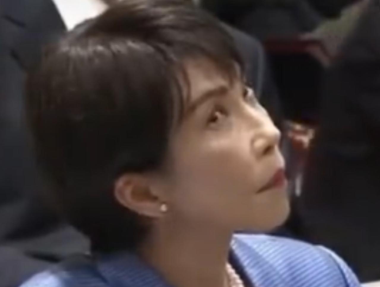 高市早苗当众翻白眼，日本右翼认为：只要日本不妥协，中国自己会想办法降温。这