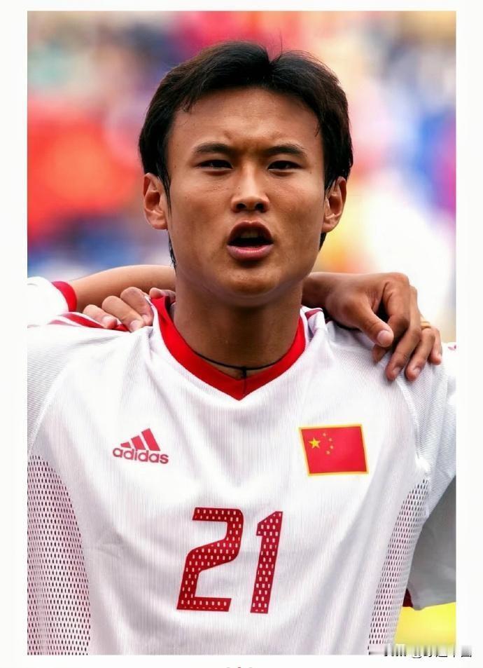 彼德洛维奇2002年执掌国安发现右后卫人选吃紧，试探让徐云龙改打右中卫/右后卫固