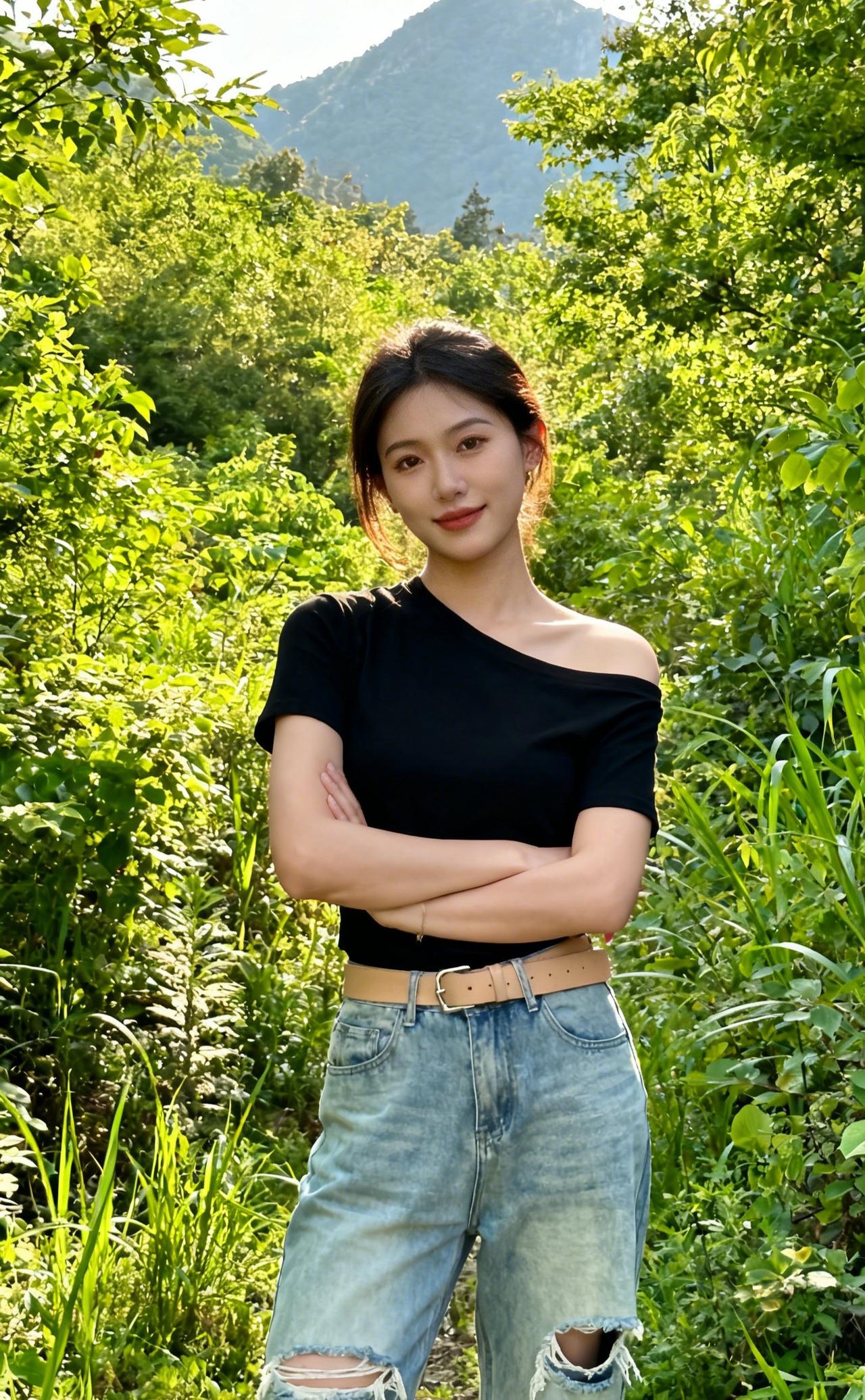 上联：青山环翠，绿意盈眸舒画卷下联：碧野映娇，笑颜展韵醉诗情