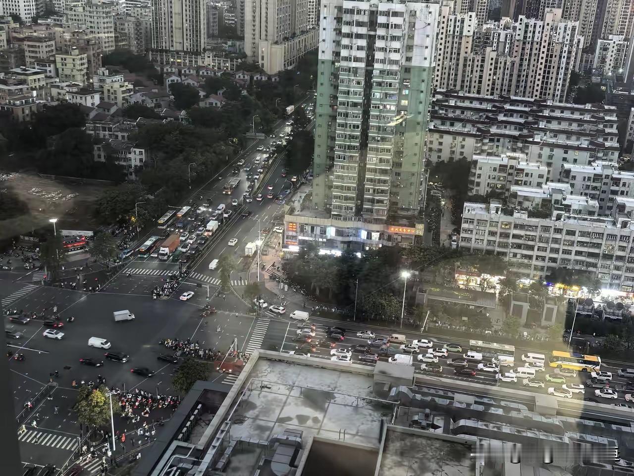 广州楼市爆了！日光盘重现，核心区房价有变最近广州楼市那叫一个热闹，居然出现
