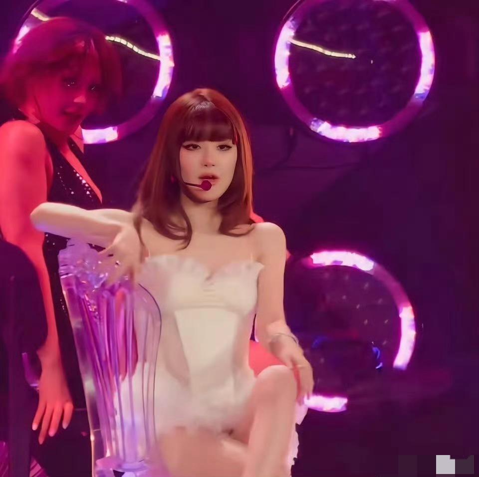赵想模仿lisa想疯了？还是她也想走Lisa、Angelababy还有那个谁的