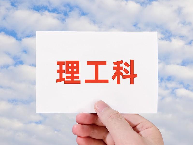 专业迭代的很快，四年后，是不是热门专业不好预测，20年前，外语，金融分数线都
