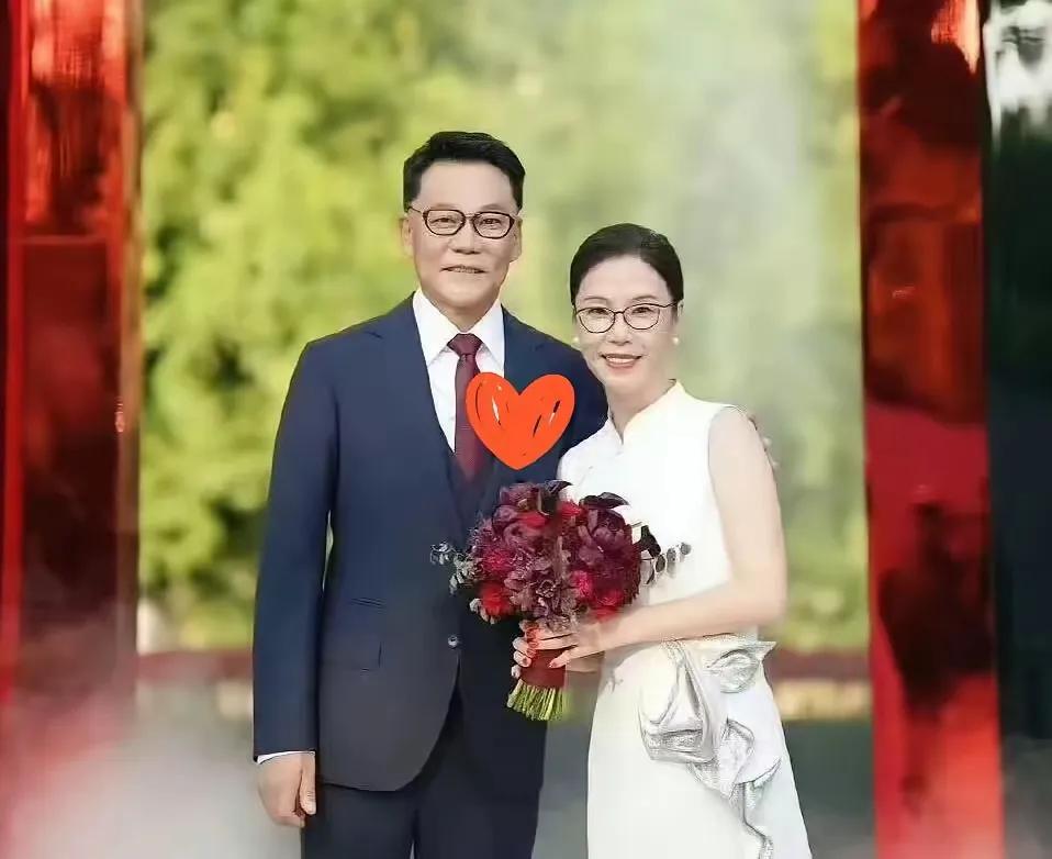 终于懂了！男人这辈子最珍贵的底牌，从来都是同频的另一半！李国庆娶了张丹红后的蜕