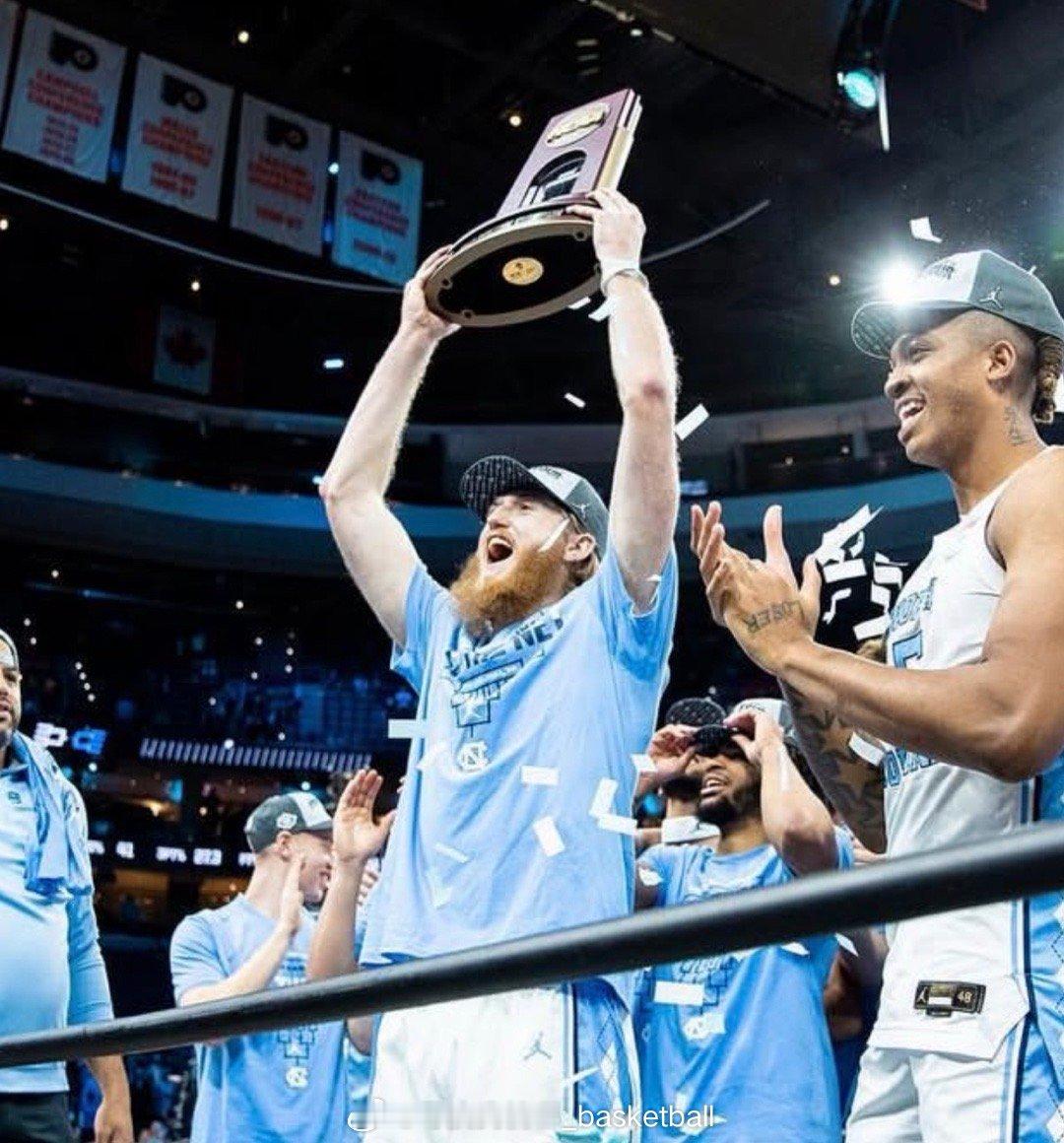 昨晚面对上海久事三分球10中9的马内克让很多中国球迷记住了他，这个马内克可不算无