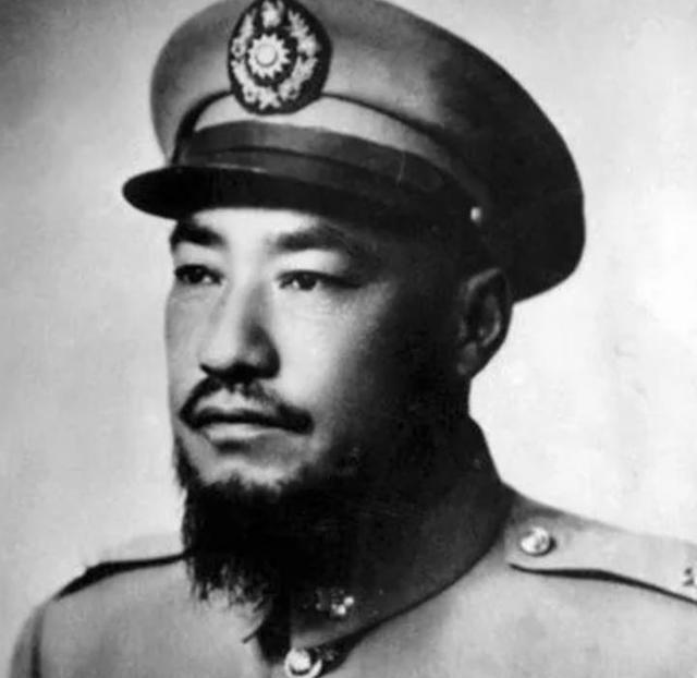 1961年，58岁的马步芳对18岁的五姨太说：“把你妈妈和两个妹妹叫来伺候我！”